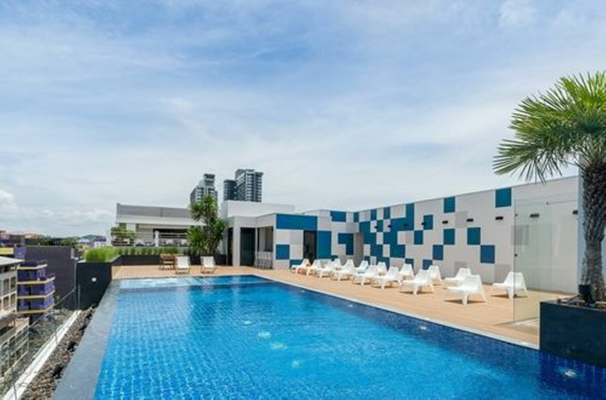 Sea Me Spring Hotel Pattaya Exterior foto